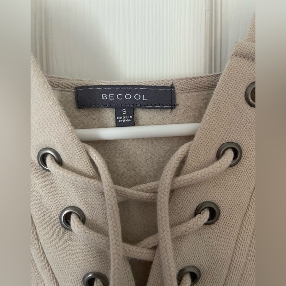 Tan lace up cropped hoodie - Picture 3 of 3